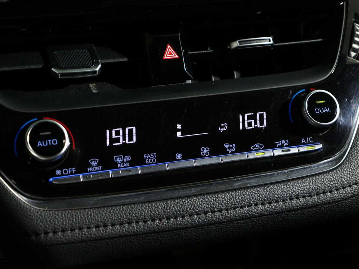 Toyota Corolla с пробегом — 2019 год. Фото: #18