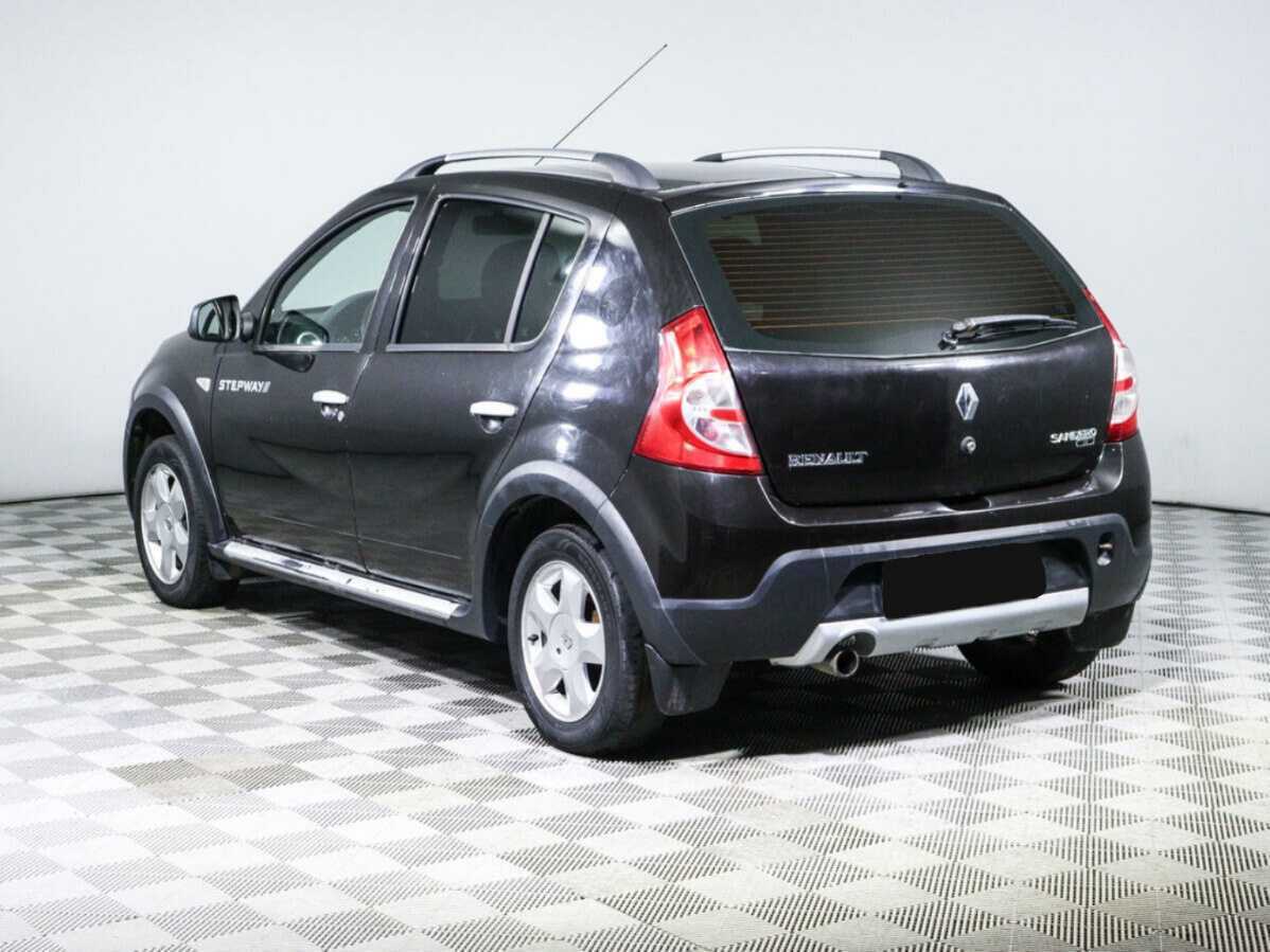 Renault Sandero с пробегом — 2012 год. Фото: #6