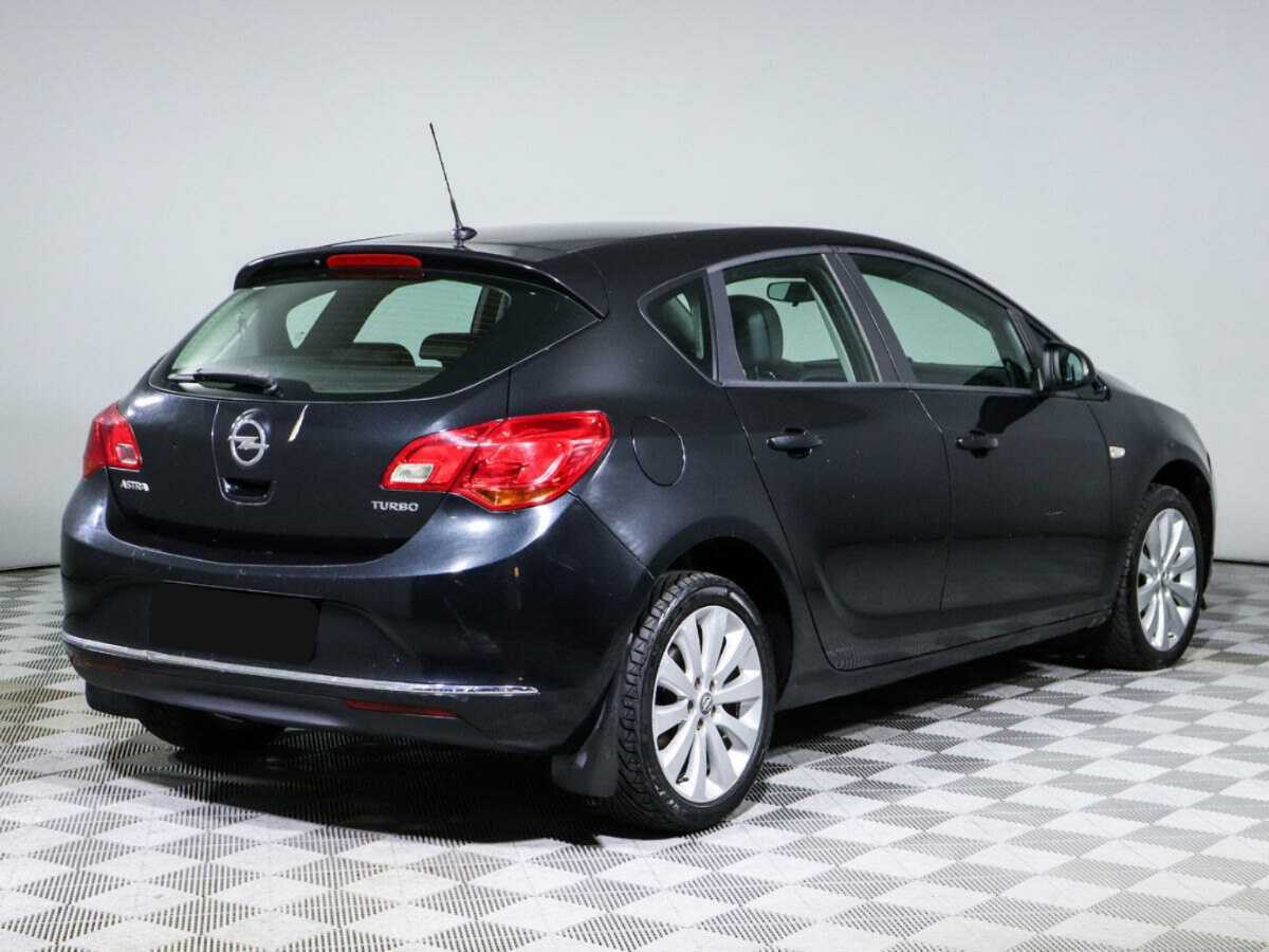 Opel Astra с пробегом — 2012 год. Фото: #3