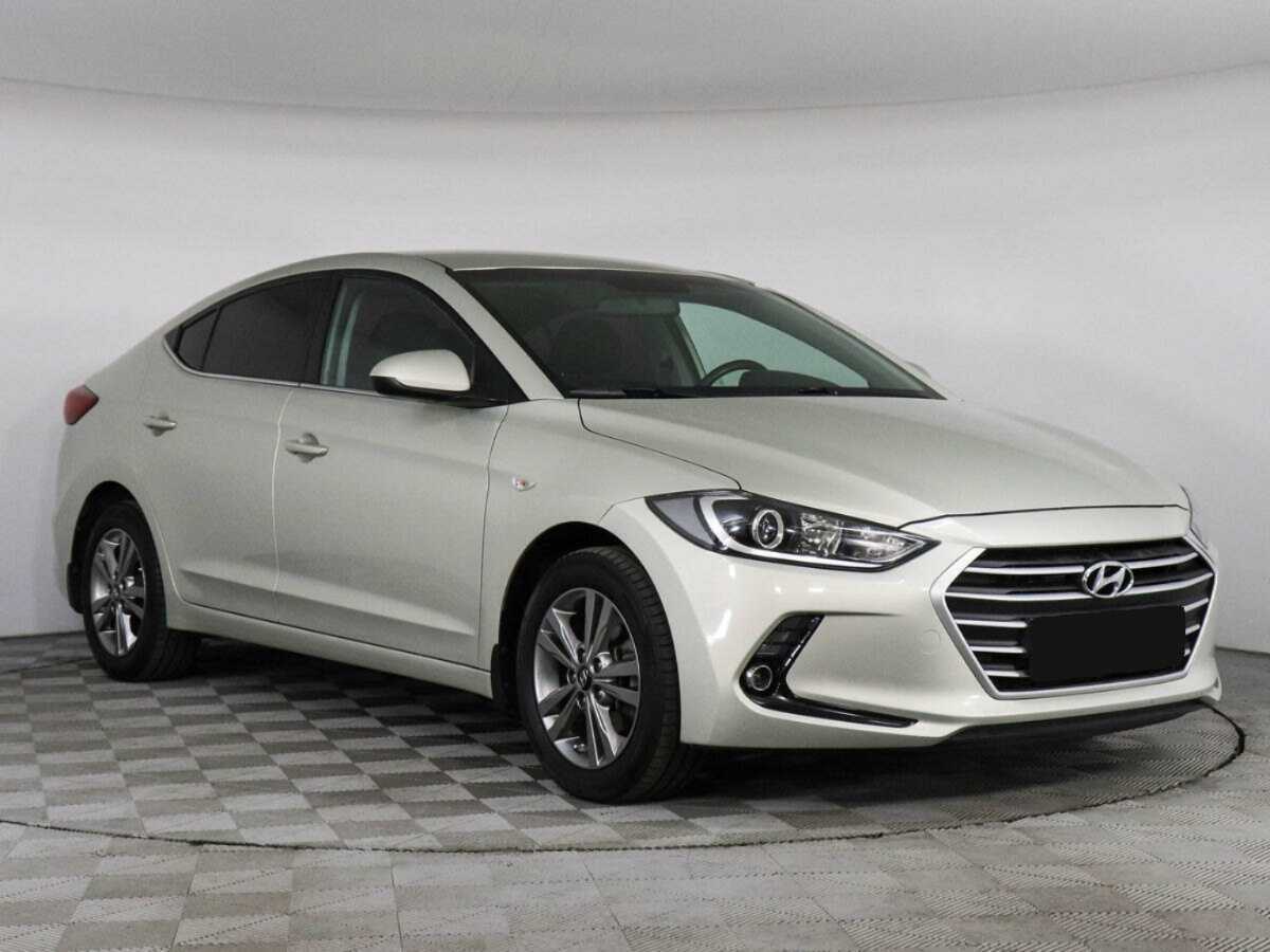 Hyundai Elantra с пробегом — 2017 год. Фото: #2