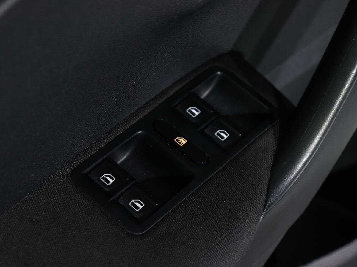 Volkswagen Polo с пробегом — 2014 год. Фото: #14