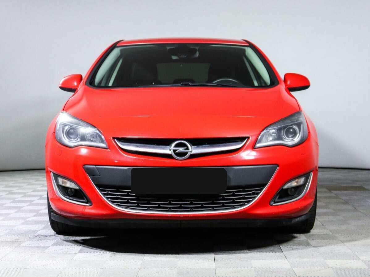 Opel Astra с пробегом — 2012 год. Фото: #1