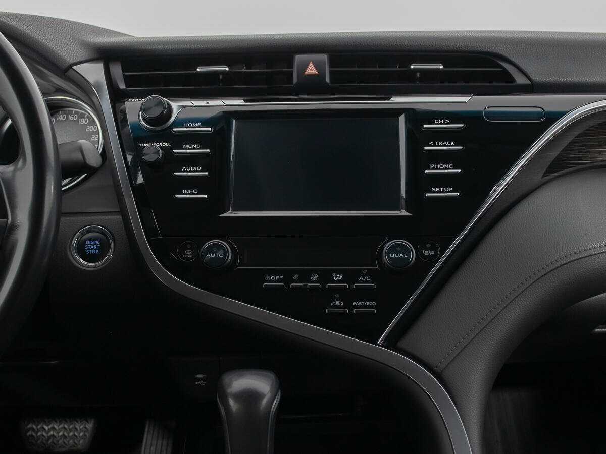 Toyota Camry с пробегом — 2018 год. Фото: #17