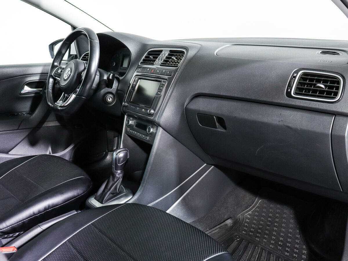 Volkswagen Polo с пробегом — 2018 год. Фото: #8