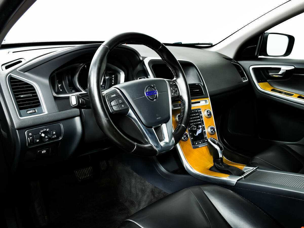 Volvo XC60 с пробегом — 2016 год. Фото: #10
