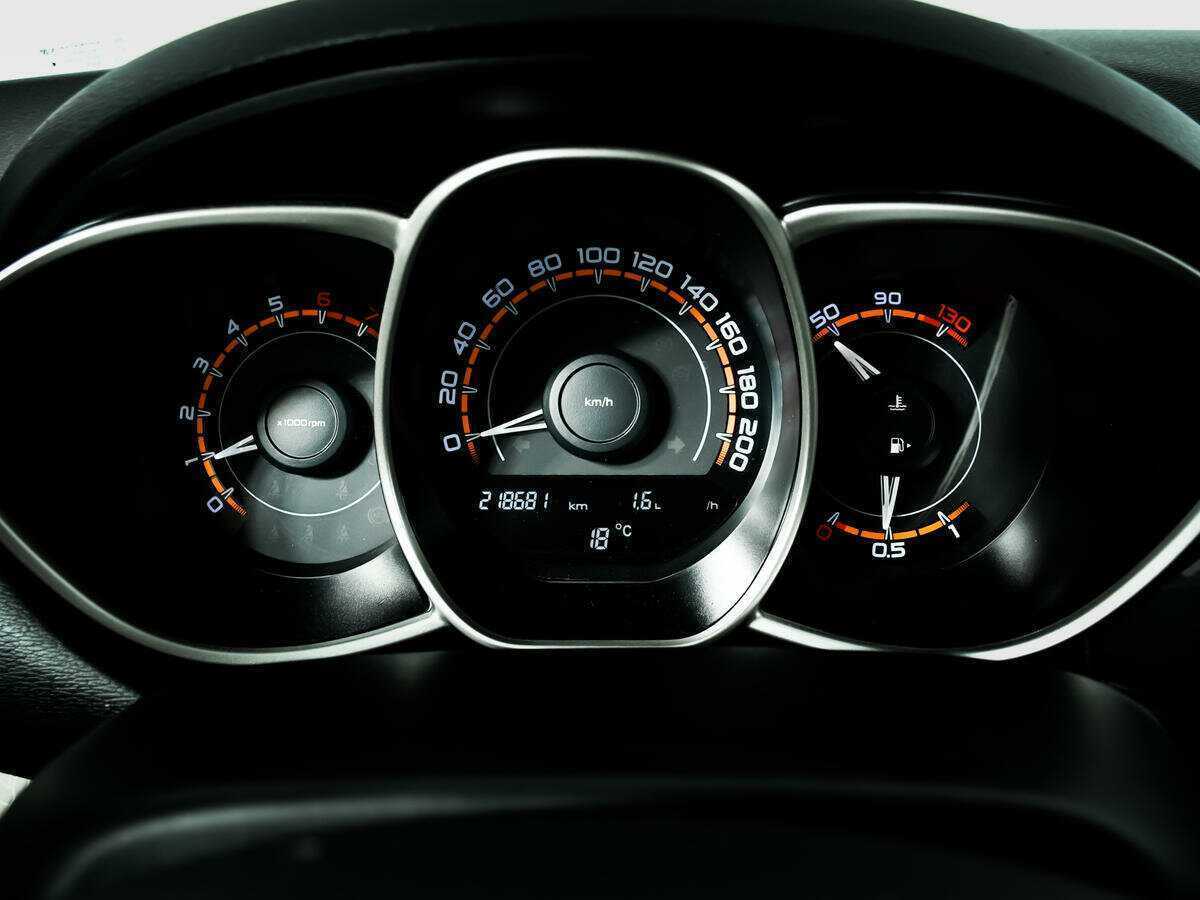 Lada (ВАЗ) Vesta с пробегом — 2017 год. Фото: #9