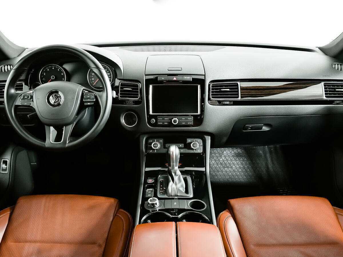 Volkswagen Touareg с пробегом — 2014 год. Фото: #10