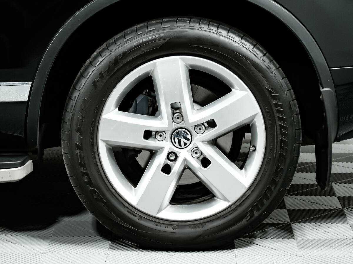 Volkswagen Touareg с пробегом — 2014 год. Фото: #13