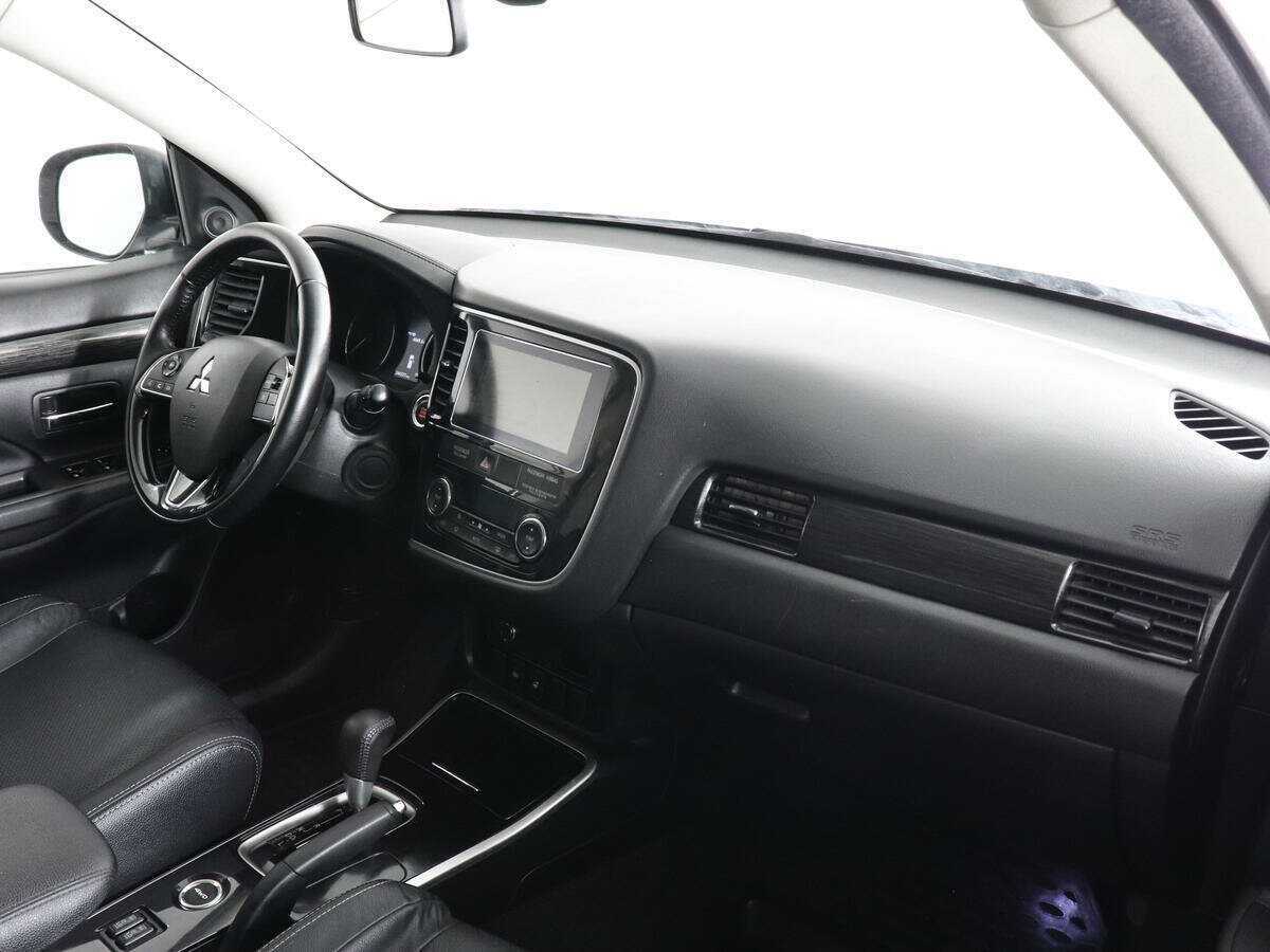 Mitsubishi Outlander с пробегом — 2017 год. Фото: #9