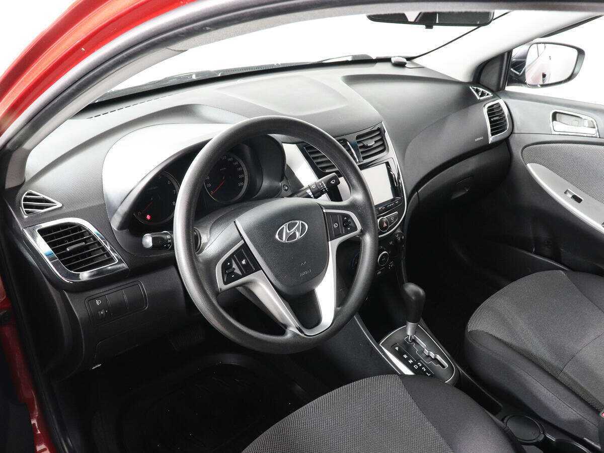 Hyundai Solaris с пробегом — 2013 год. Фото: #4