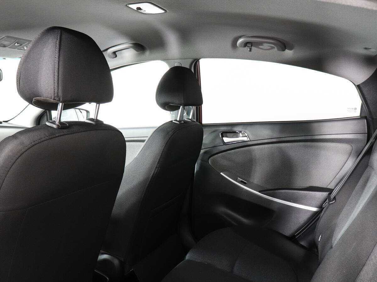 Hyundai Solaris с пробегом — 2013 год. Фото: #7