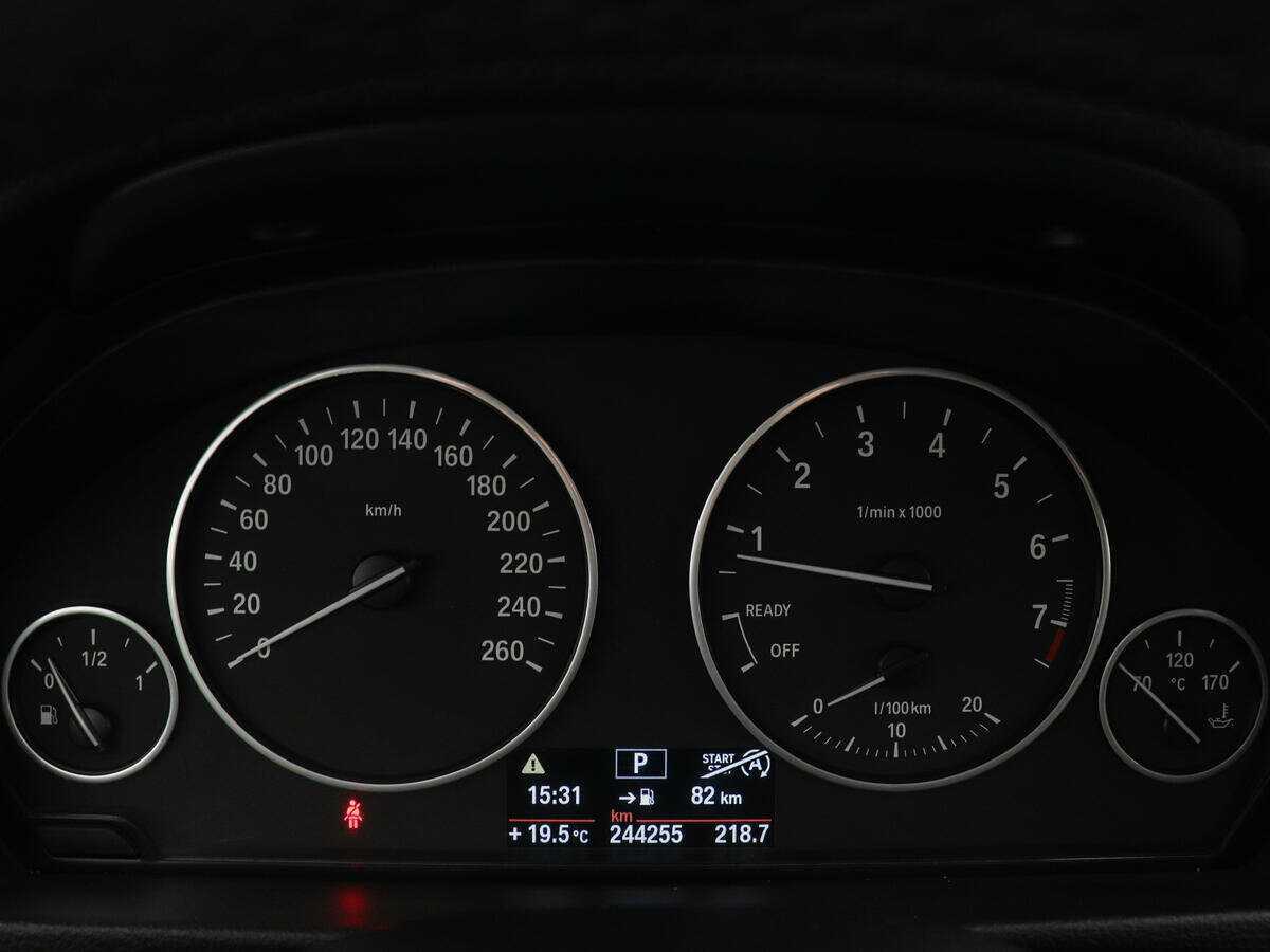 BMW 3 серии с пробегом — 2014 год. Фото: #12