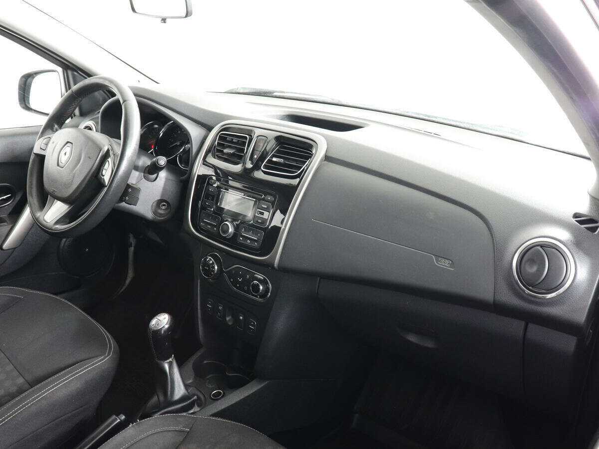 Renault Sandero с пробегом — 2014 год. Фото: #9