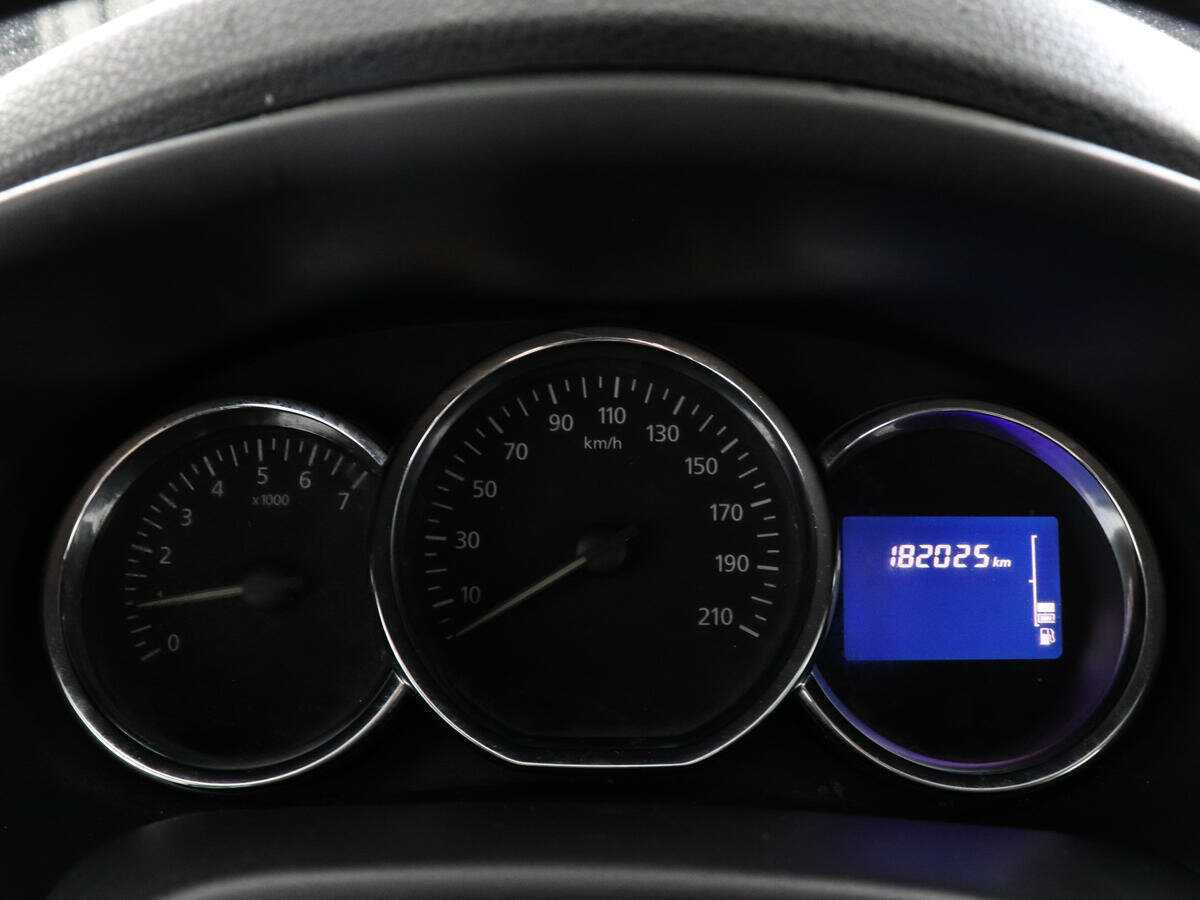 Renault Sandero с пробегом — 2014 год. Фото: #10