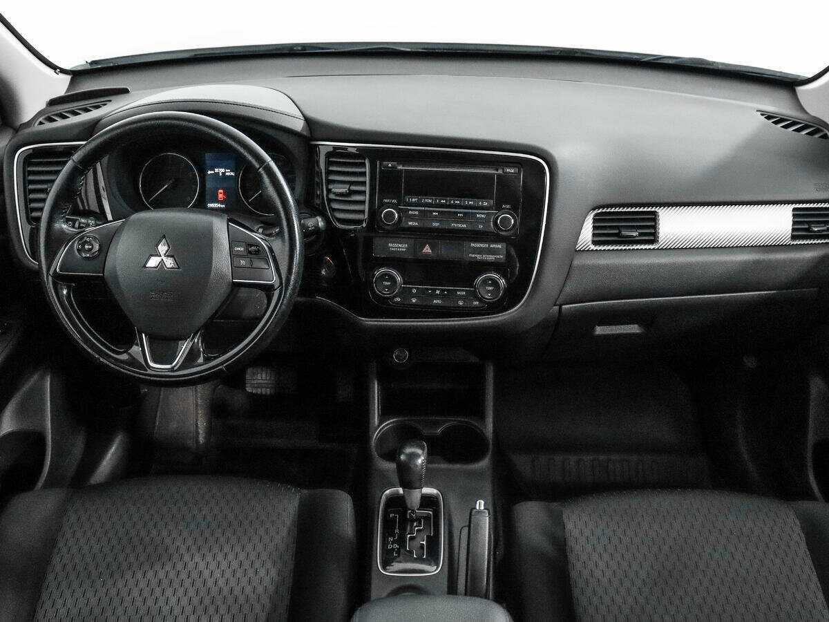 Mitsubishi Outlander с пробегом — 2015 год. Фото: #11