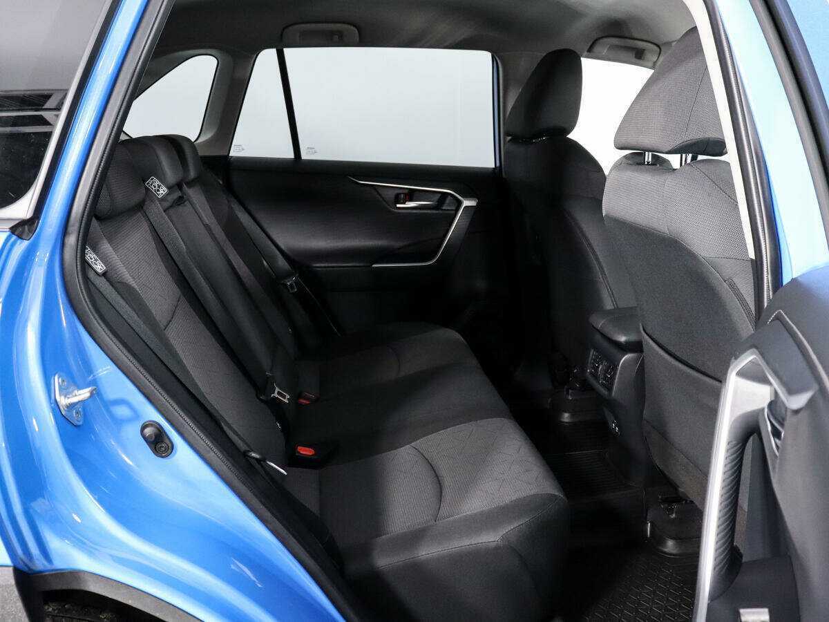 Toyota RAV4 с пробегом — 2021 год. Фото: #9