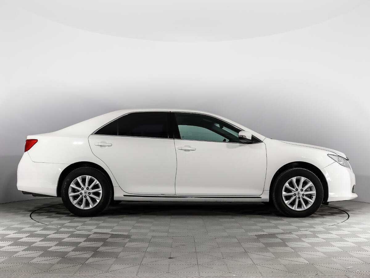 Toyota Camry с пробегом — 2014 год. Фото: #3