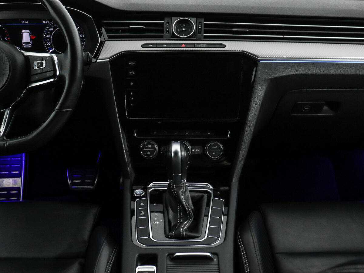 Volkswagen Passat с пробегом — 2019 год. Фото: #13