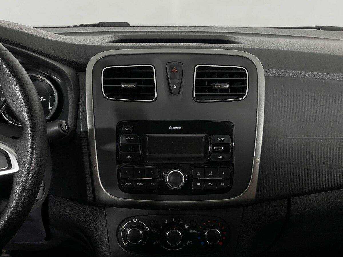 Renault Logan с пробегом — 2019 год. Фото: #11