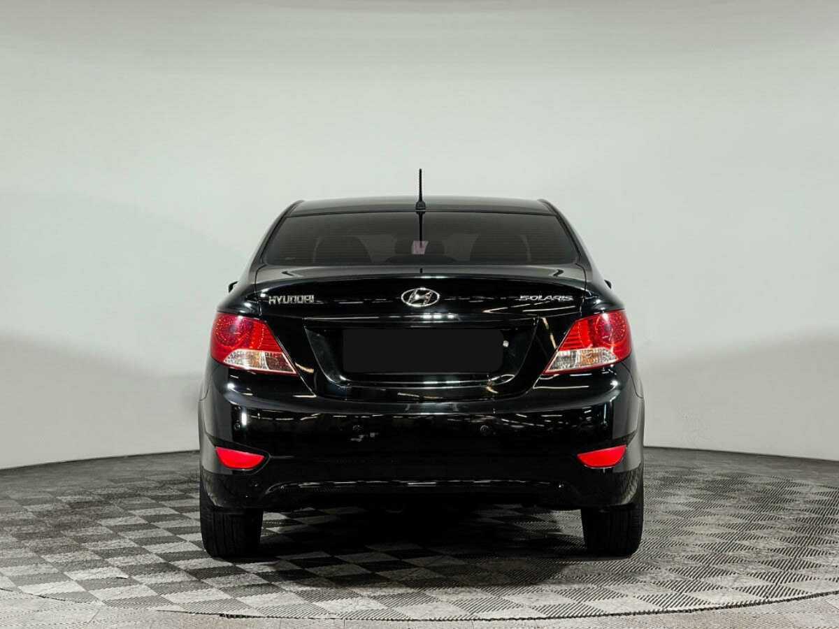 Hyundai Solaris с пробегом — 2012 год. Фото: #5