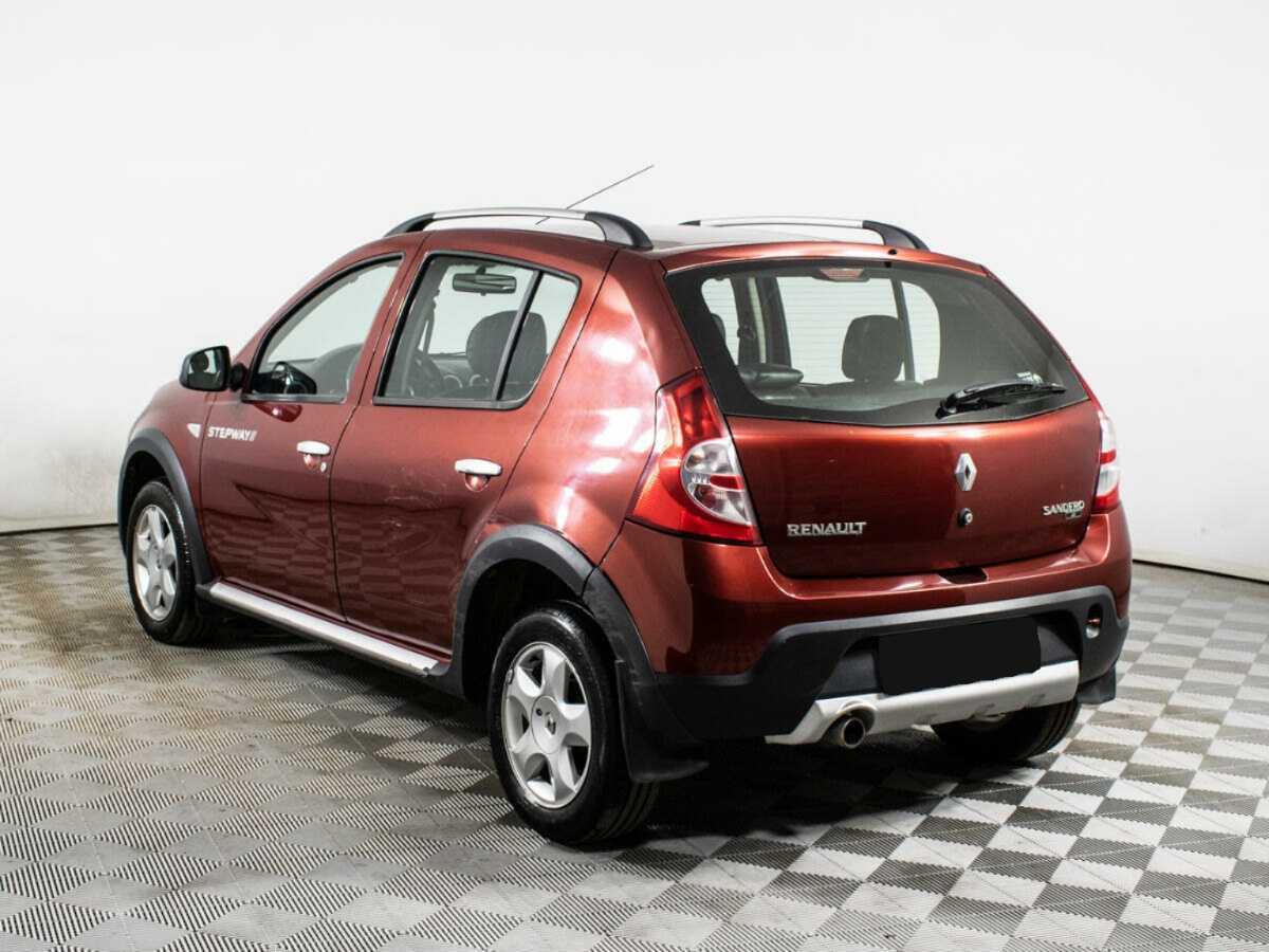 Renault Sandero с пробегом — 2012 год. Фото: #6