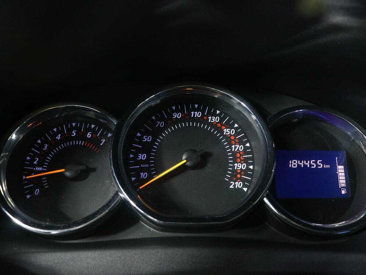 Renault Sandero с пробегом — 2015 год. Фото: #8