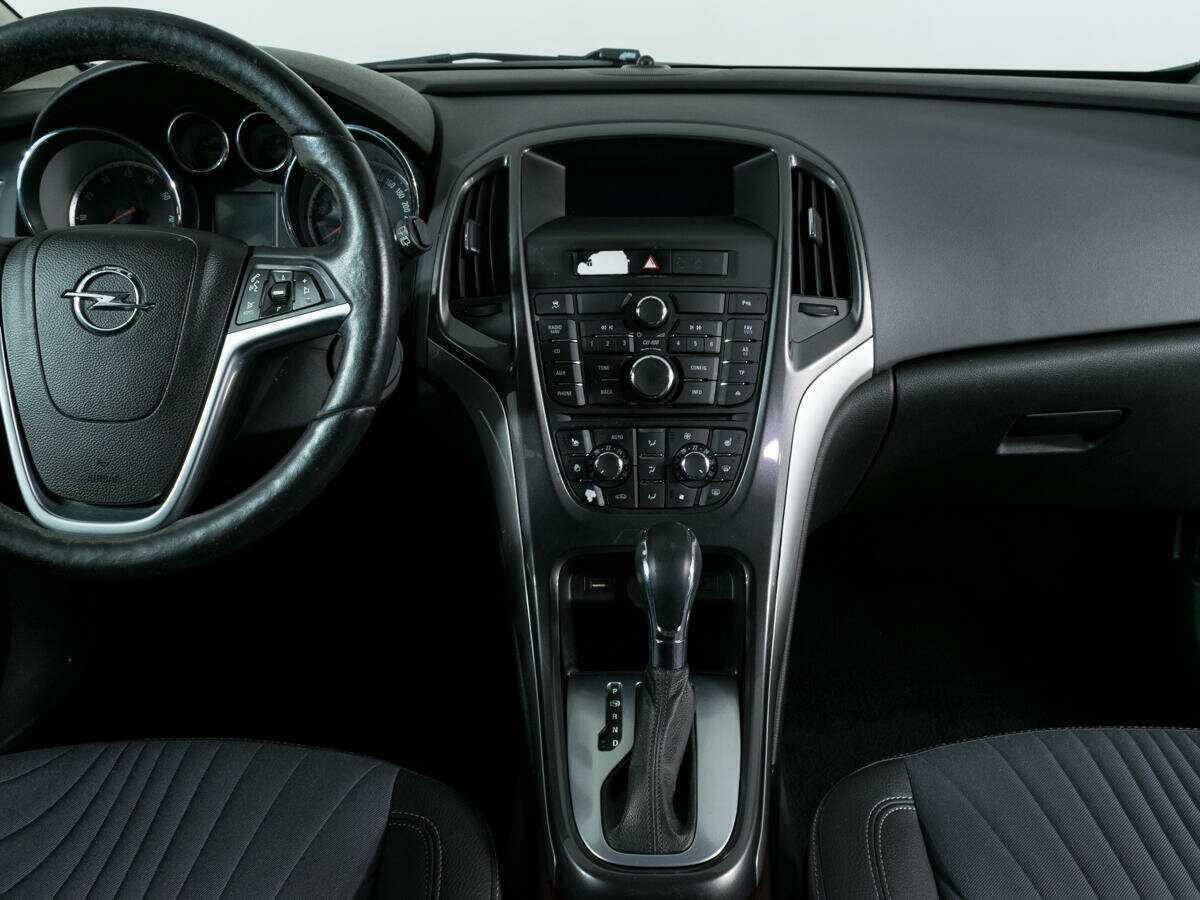 Opel Astra с пробегом — 2013 год. Фото: #8