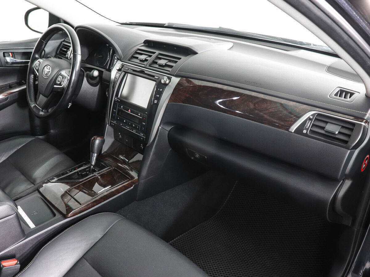 Toyota Camry с пробегом — 2015 год. Фото: #9