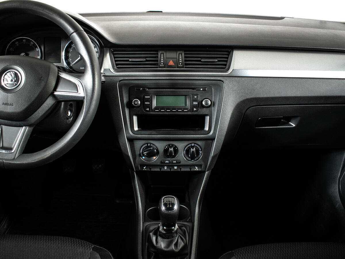 Skoda Rapid с пробегом — 2014 год. Фото: #9