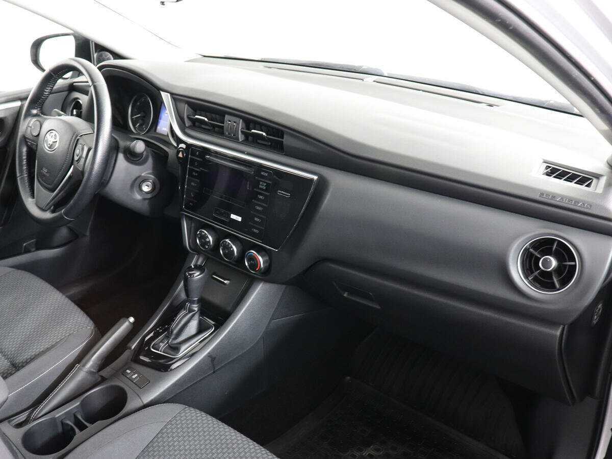 Toyota Corolla с пробегом — 2017 год. Фото: #9