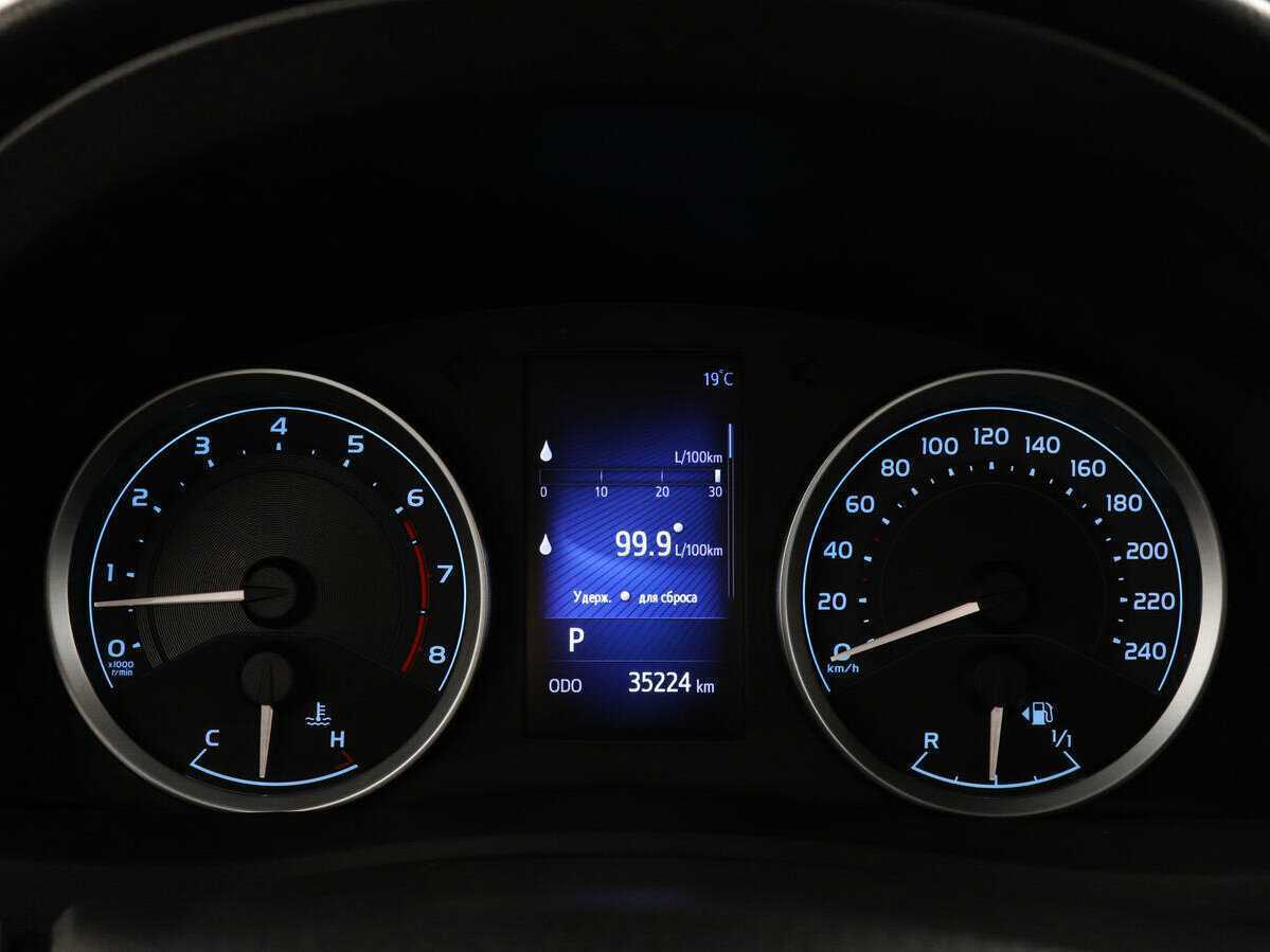 Toyota Corolla с пробегом — 2017 год. Фото: #10