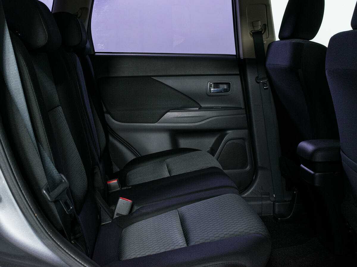 Mitsubishi Outlander с пробегом — 2012 год. Фото: #12