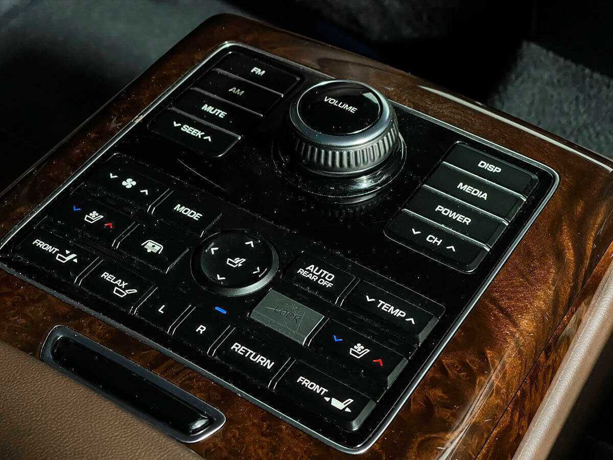 Hyundai Equus с пробегом — 2014 год. Фото: #16