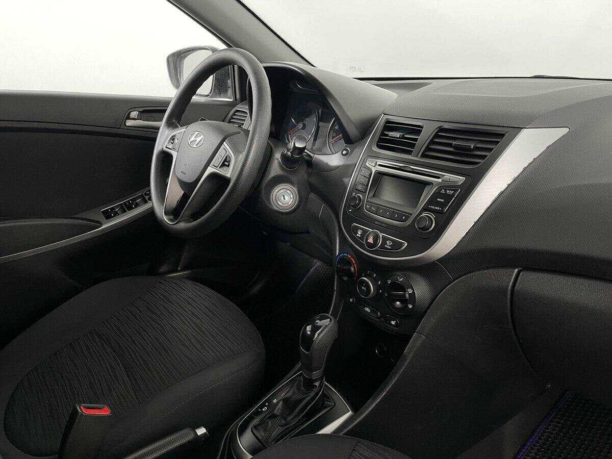 Hyundai Solaris с пробегом — 2015 год. Фото: #8