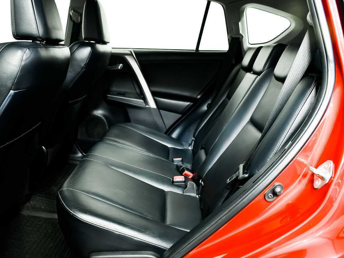 Toyota RAV4 с пробегом — 2014 год. Фото: #11