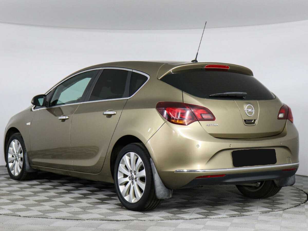 Opel Astra с пробегом — 2014 год. Фото: #3