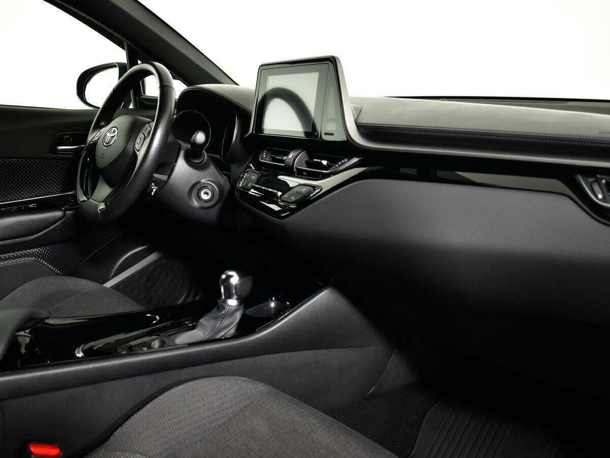 Toyota C-HR с пробегом — 2019 год. Фото: #8