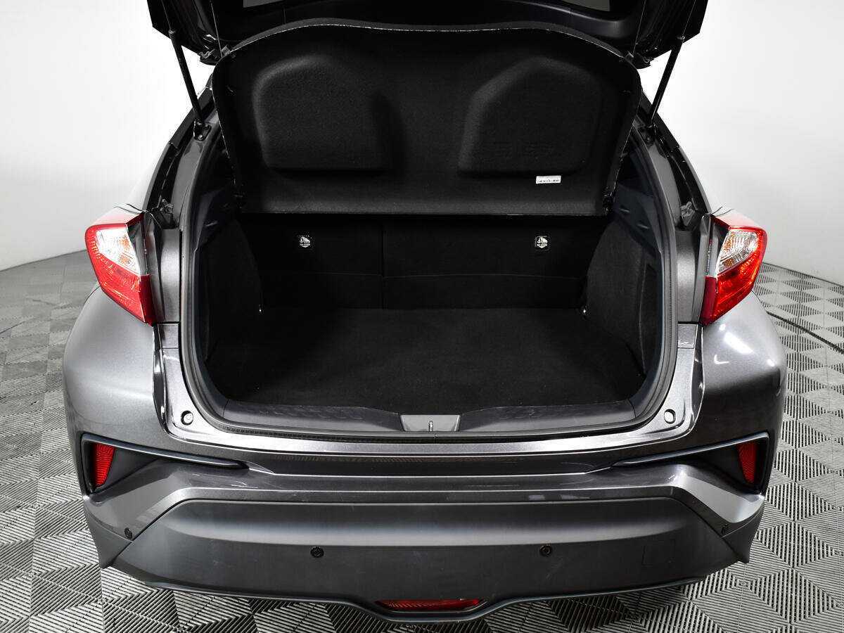 Toyota C-HR с пробегом — 2019 год. Фото: #14