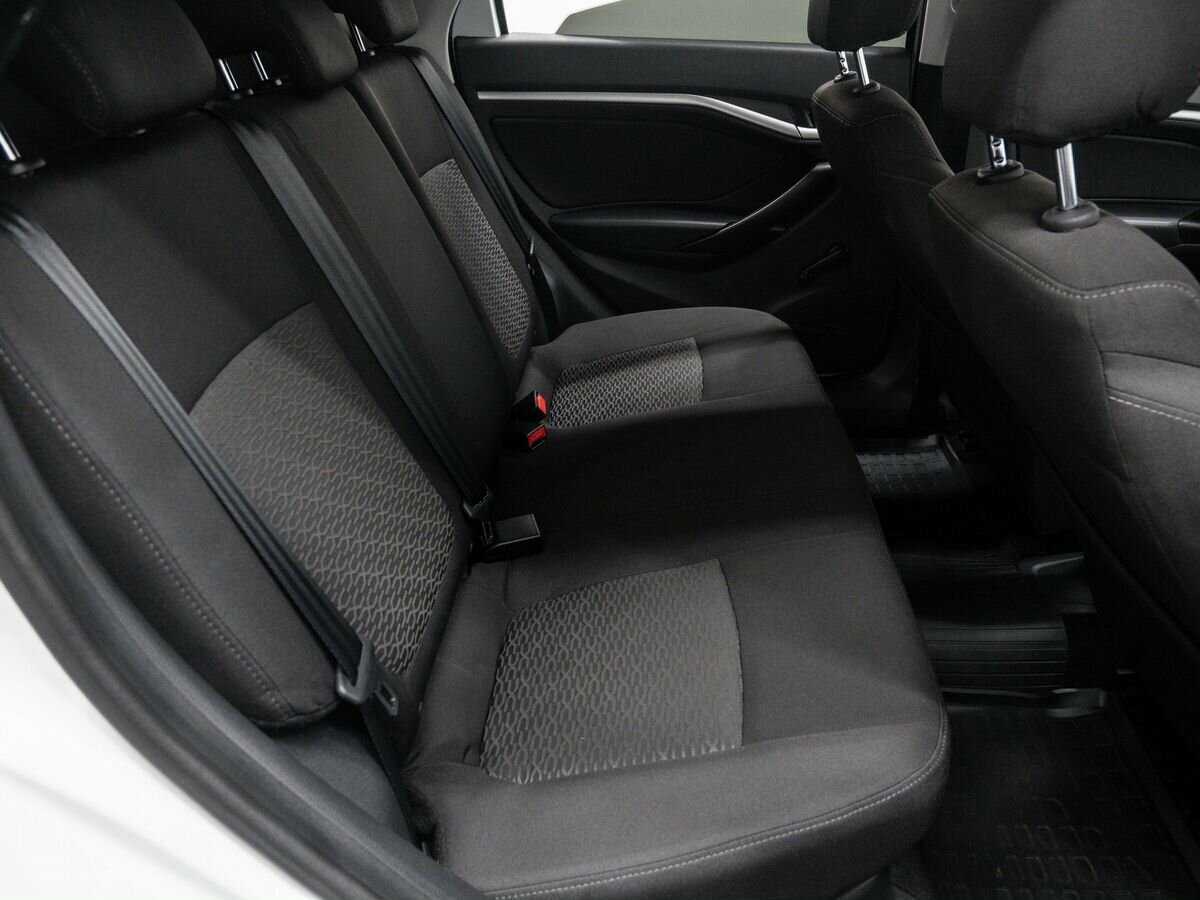 Lada (ВАЗ) Vesta с пробегом — 2017 год. Фото: #9