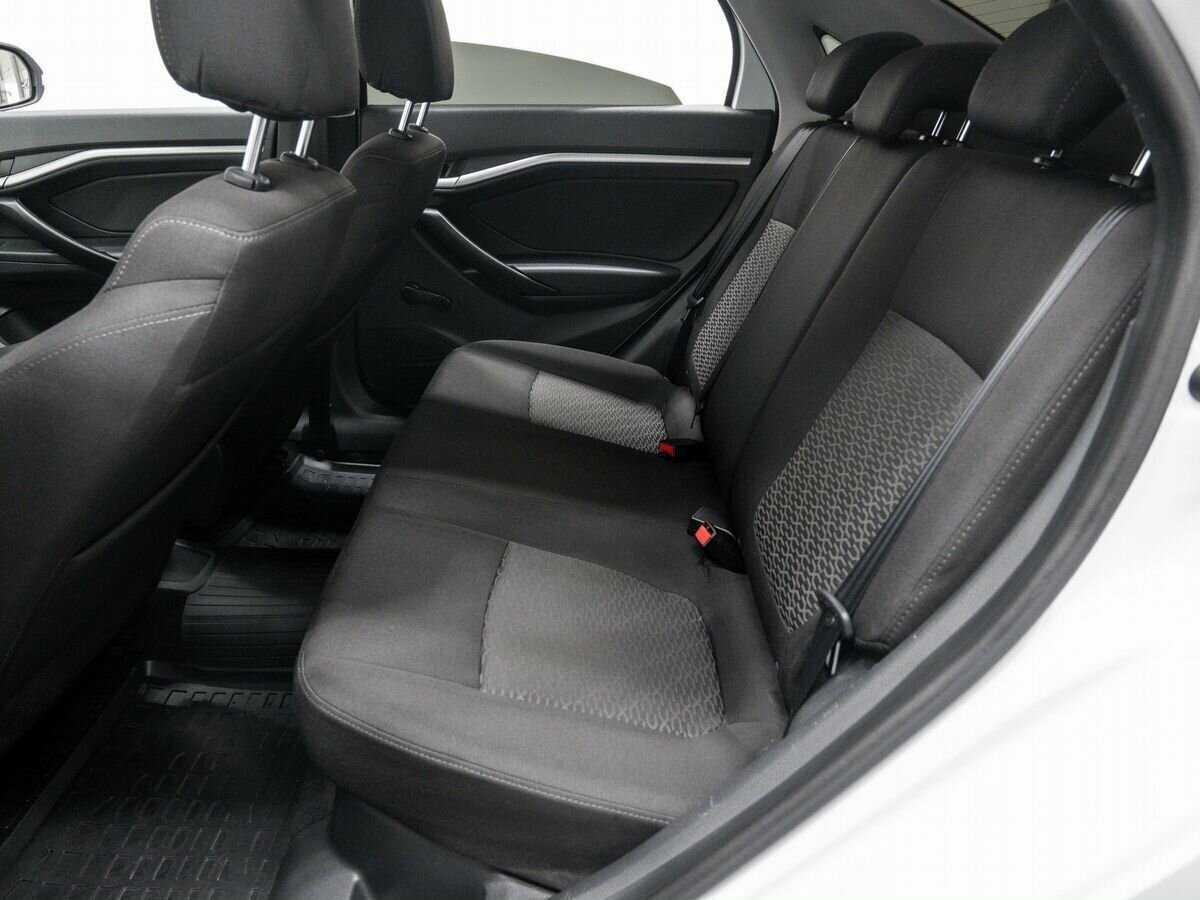 Lada (ВАЗ) Vesta с пробегом — 2017 год. Фото: #12