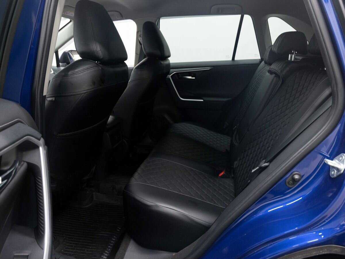 Toyota RAV4 с пробегом — 2021 год. Фото: #9