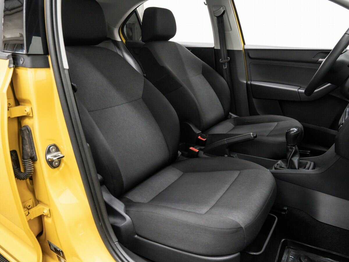 Skoda Rapid с пробегом — 2017 год. Фото: #10