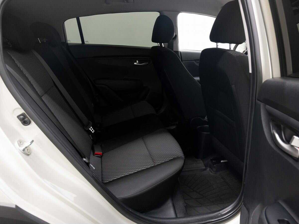 Kia Rio с пробегом — 2020 год. Фото: #11