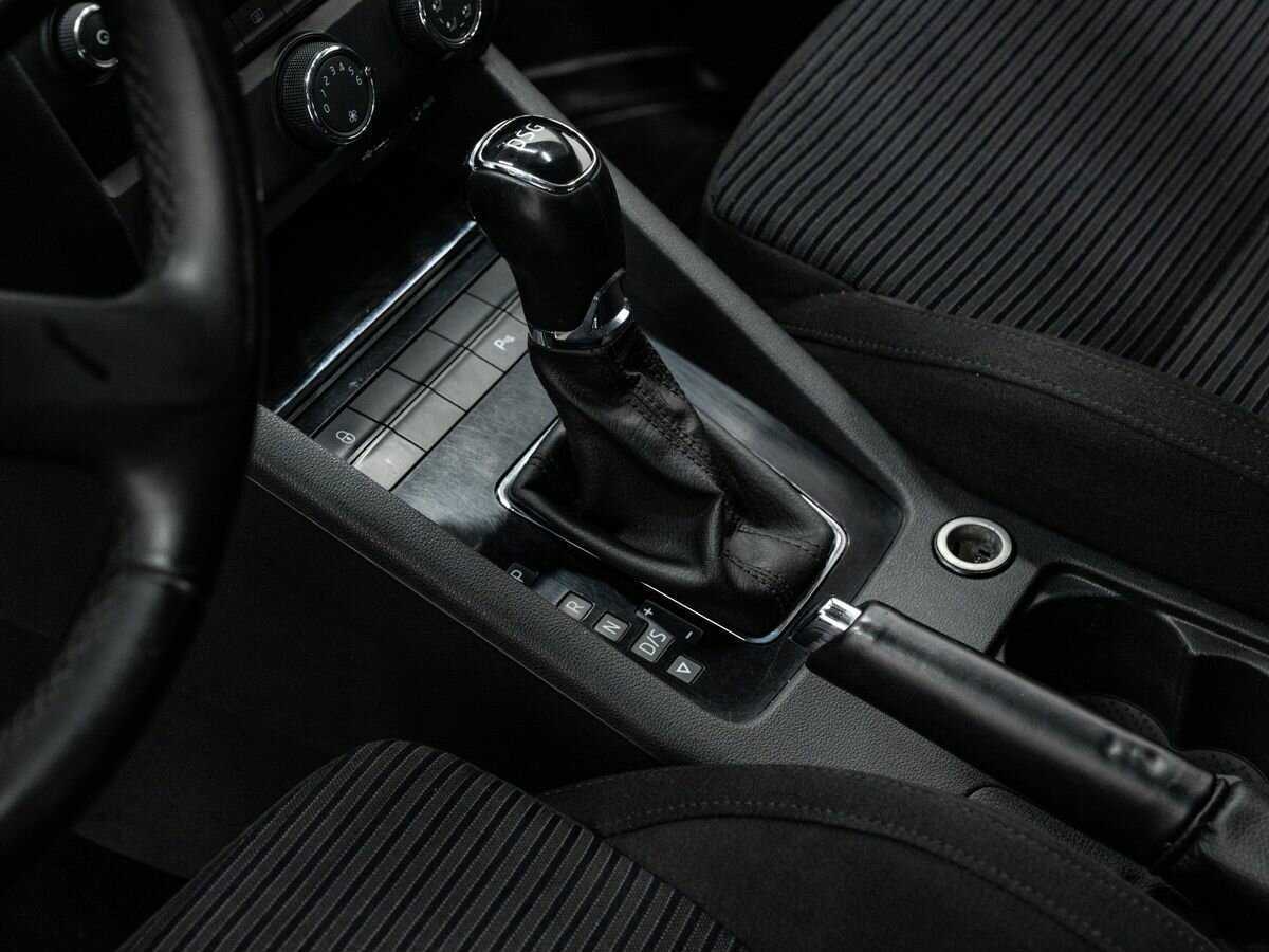 Skoda Octavia с пробегом — 2015 год. Фото: #13