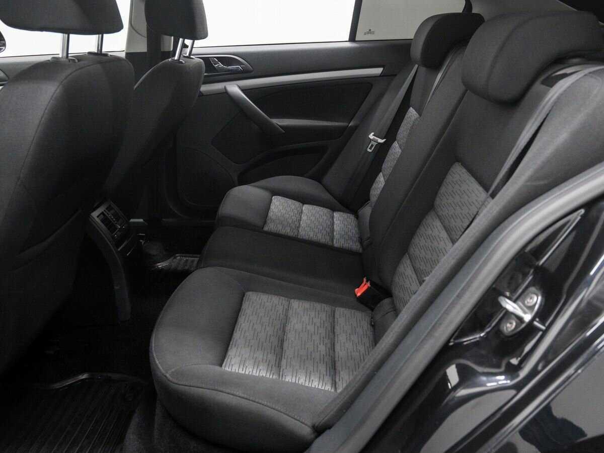 Skoda Octavia с пробегом — 2012 год. Фото: #10