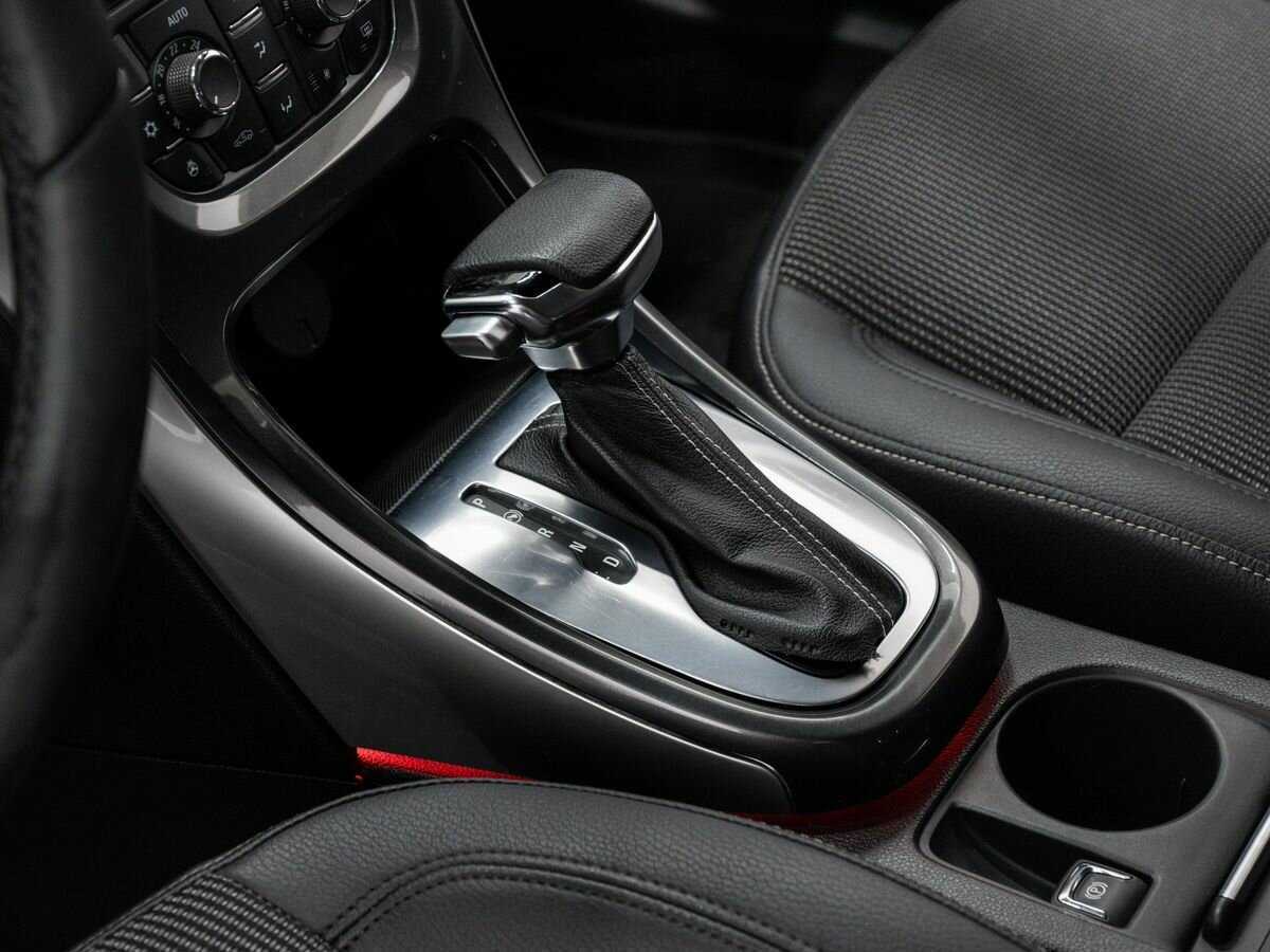 Opel Astra с пробегом — 2013 год. Фото: #15