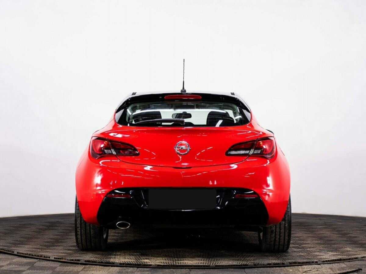 Opel Astra с пробегом — 2012 год. Фото: #4