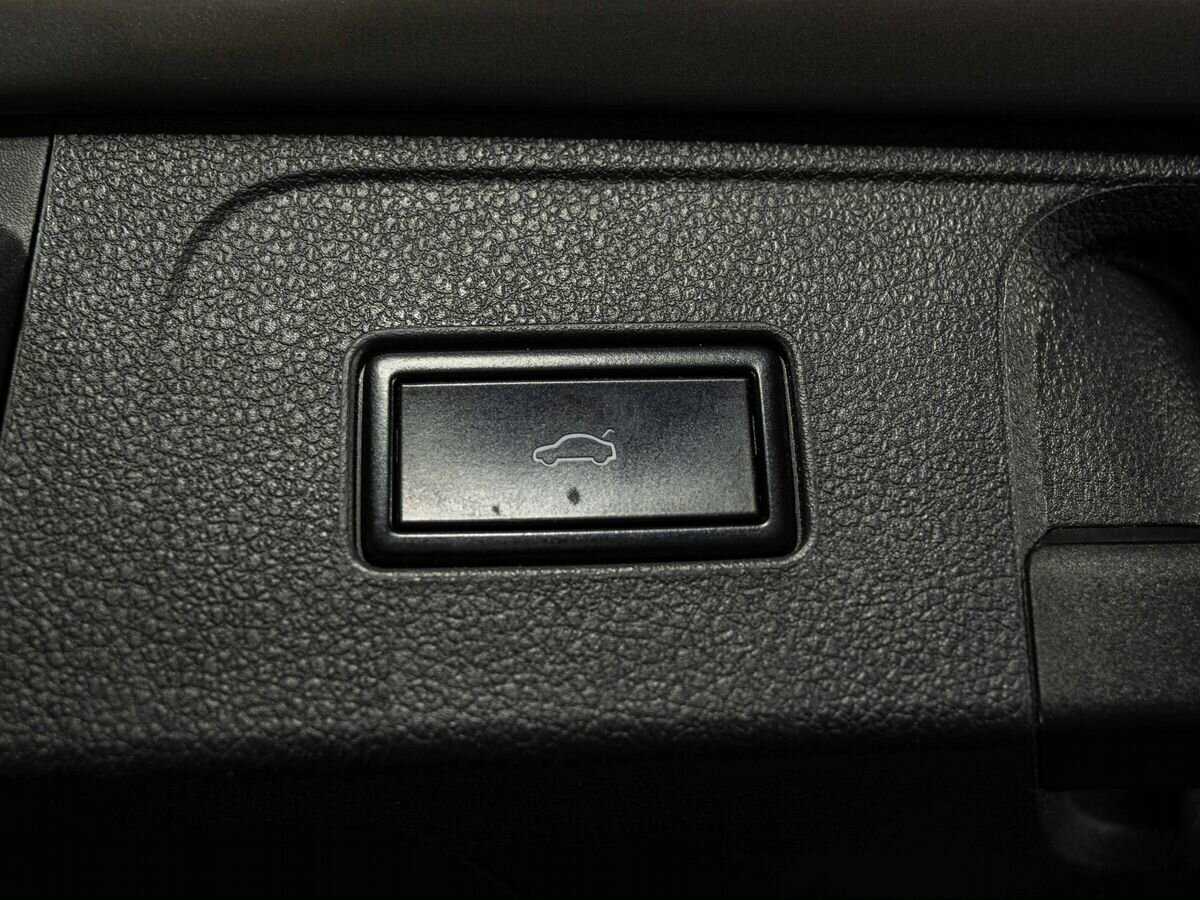 Volkswagen Passat с пробегом — 2020 год. Фото: #22