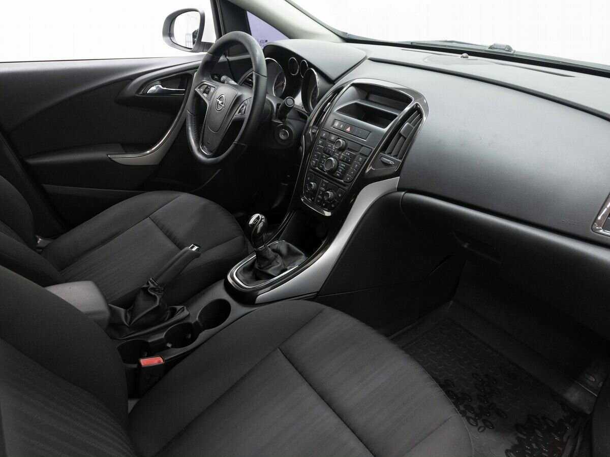 Opel Astra с пробегом — 2013 год. Фото: #10