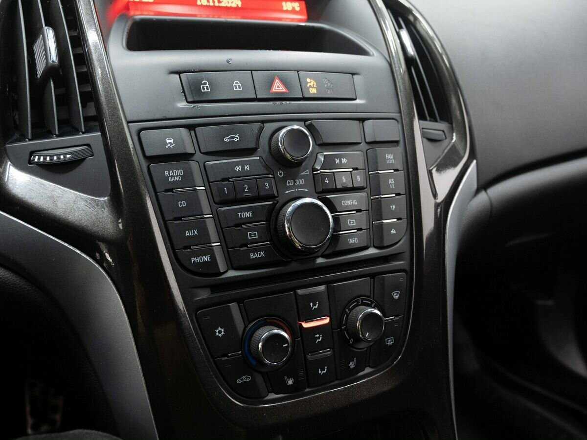 Opel Astra с пробегом — 2013 год. Фото: #18